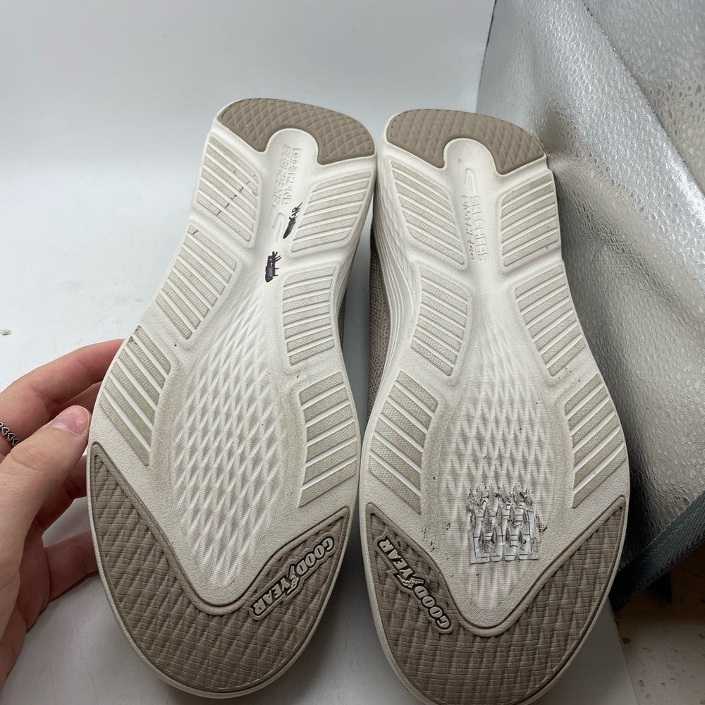 Skechers Max Cushioning Lite women’s taupe loafers size 8.5 - Picture 9 of 9